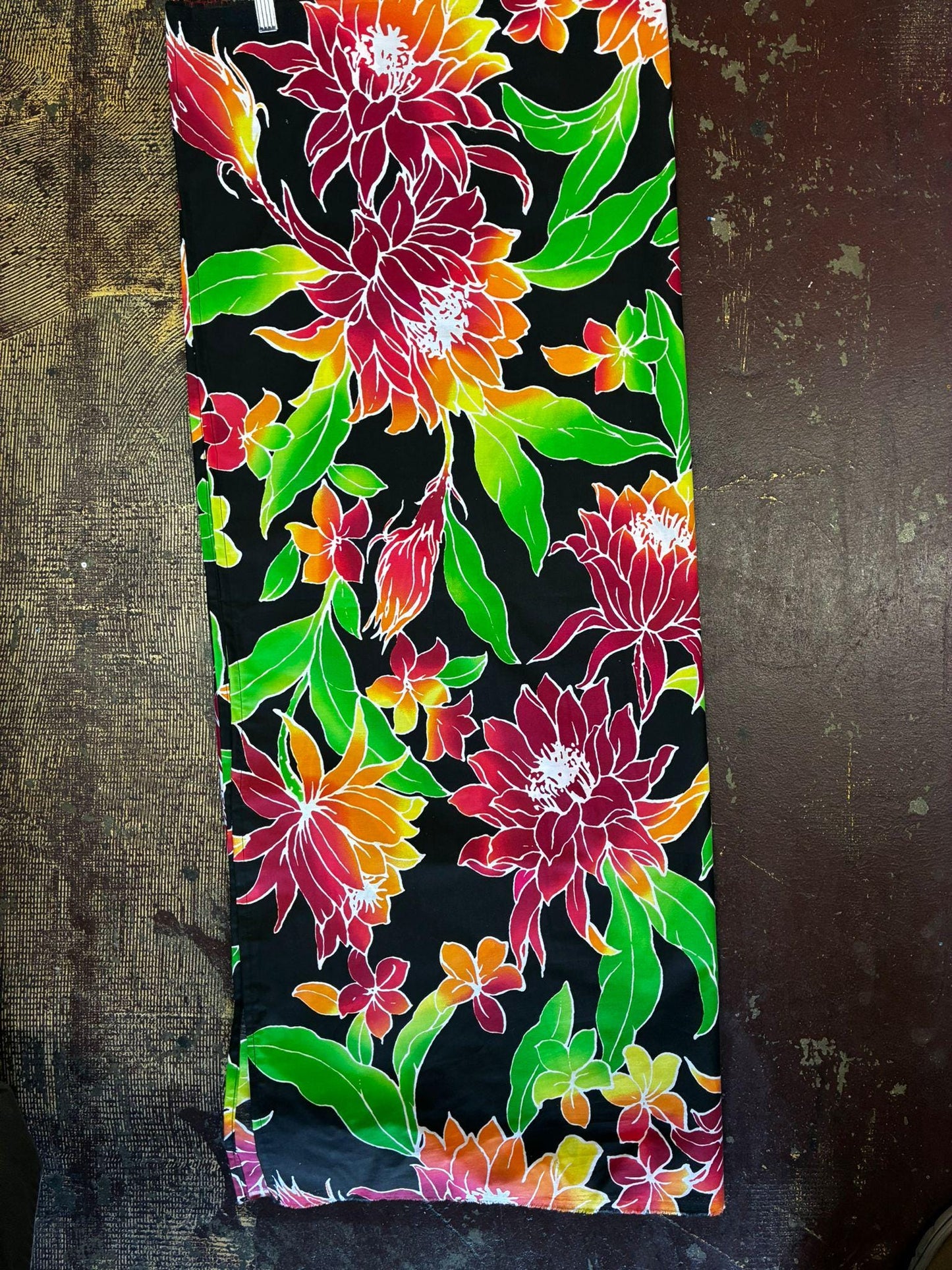 Tropical Black Ei Lava Lava Sarong – Soft Poly Cotton | Handmade in USA | Unisex Wrap 70"x44" | Island Pareo for Any Occasion  | Gtex Fabrics