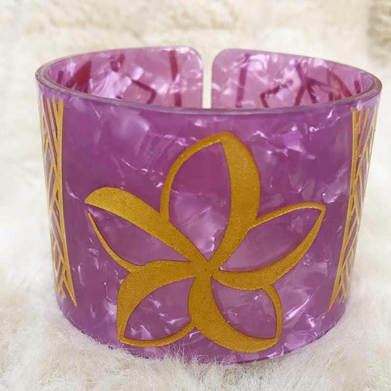New Plumeria Floral w Tribal Carved Acrylic Cuff Bracelets Bangles – Polynesian Island Tribal Jewelry – 2.75″ Diameter x 2″ Width