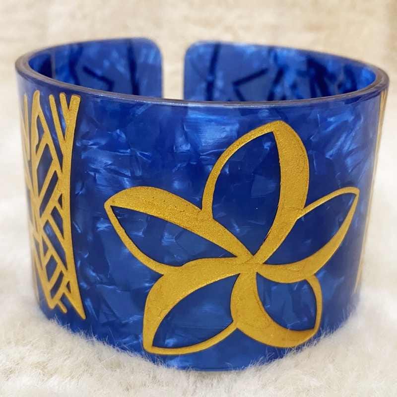 New Plumeria Floral w Tribal Carved Acrylic Cuff Bracelets Bangles – Polynesian Island Tribal Jewelry – 2.75″ Diameter x 2″ Width
